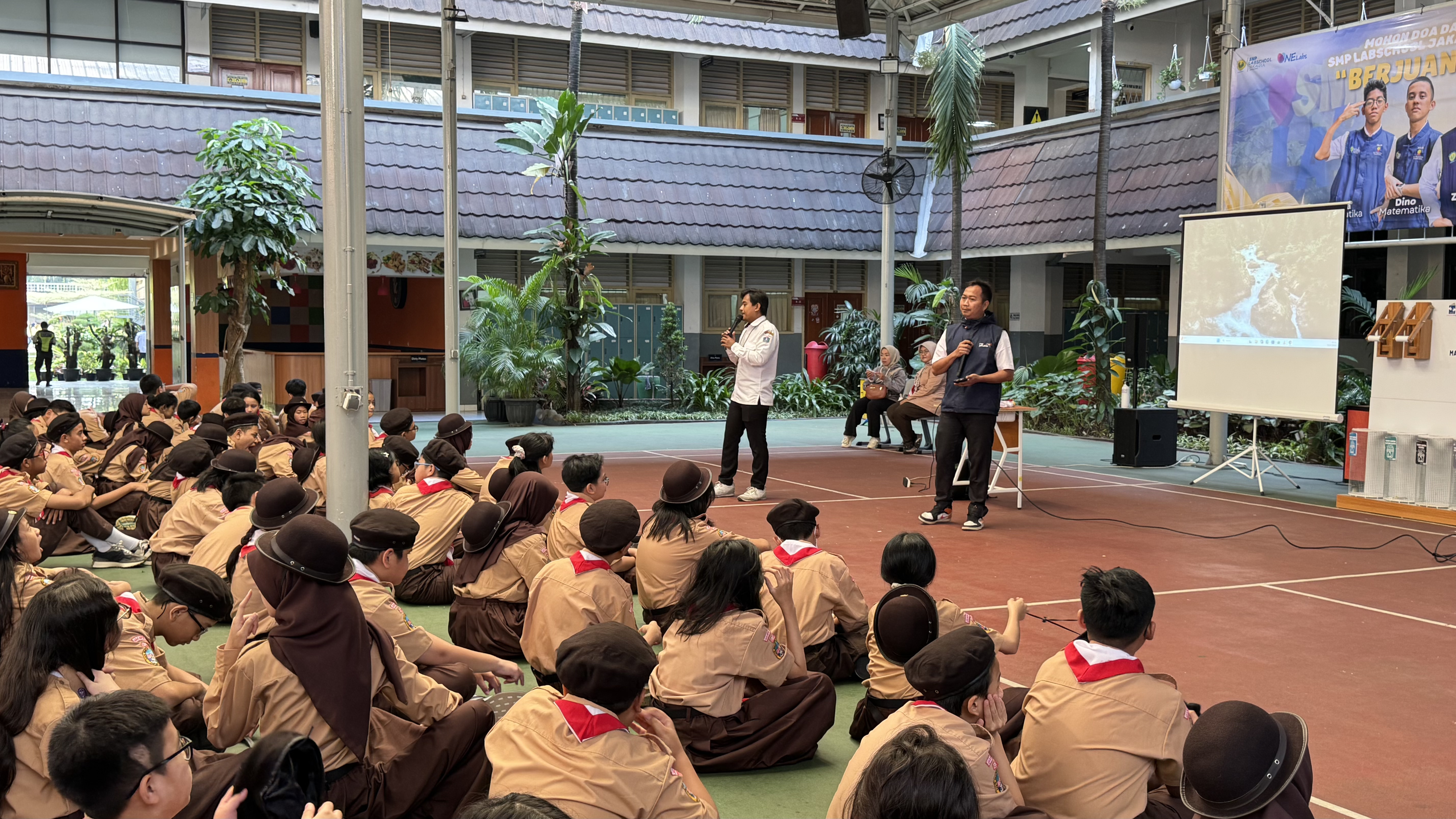 SMP Labschool Jakarta Wujudkan Ekosistem Pengelolaan Sampah Bersama Dinas Lingkungan Hidup Jakarta Timur - Foto 1